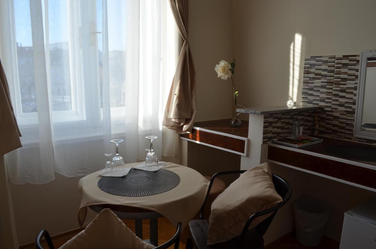 Rooms & Apartments Infinity Rijeka Exterior photo